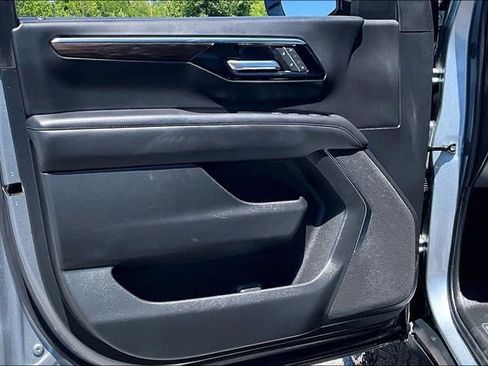Used 2025 Chevrolet Suburban Z71 AWD/4WD image 20