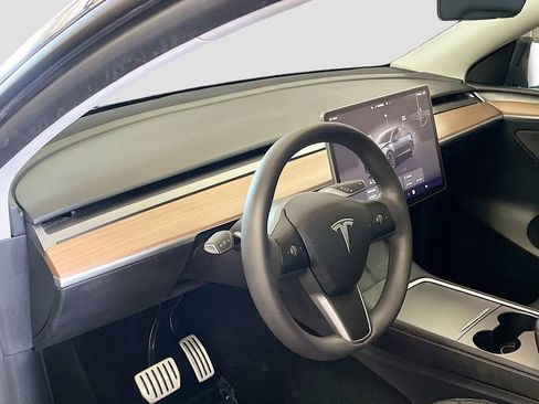 Used 2024 Tesla Model Y Performance AWD/4WD image 9