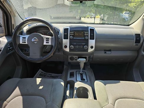 Used 2014 Nissan Frontier SV image 19