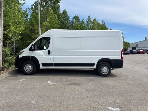 Used 2025 RAM ProMaster 2500 w/ Convenience Group FWD image 9