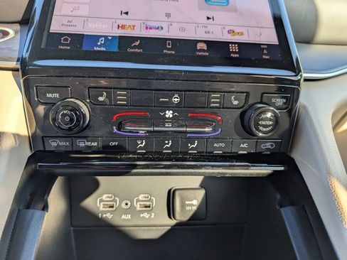 New 2025 Jeep Grand Cherokee L Limited image 32