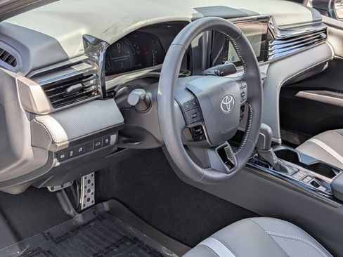 Used 2025 Toyota Camry SE image 10