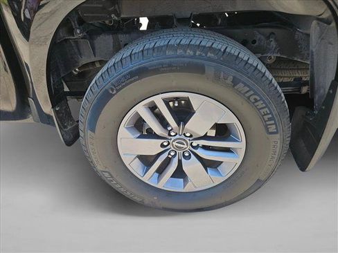 Used 2025 Nissan Frontier SV w/ SV Convenience Package AWD/4WD image 9