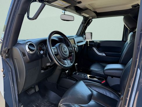 Used 2017 Jeep Wrangler Unlimited Sahara w/ Dual Top Group AWD/4WD image 4