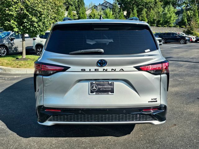 Used 2024 Toyota Sienna XSE w/ XSE Premium Package FWD image 10