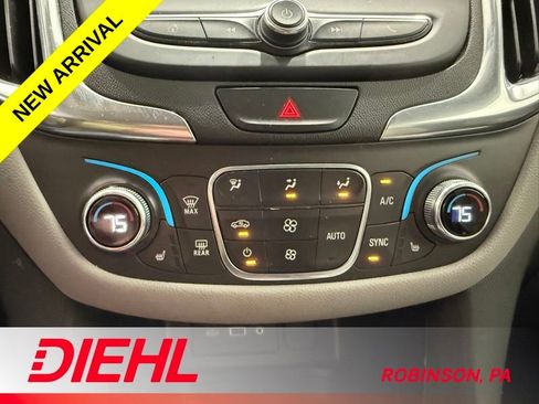 Used 2021 Chevrolet Equinox LT image 31