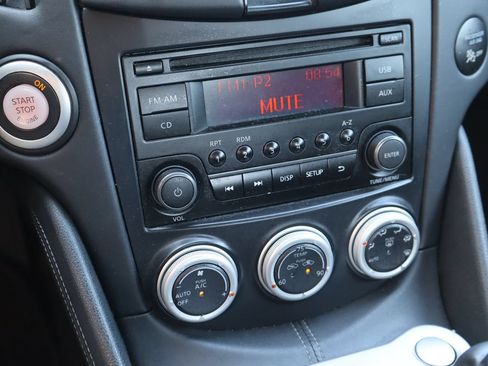 Used 2016 Nissan 370Z Coupe RWD image 6