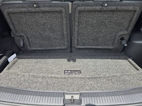 Used 2024 Volkswagen Tiguan SE R-Line FWD image 28