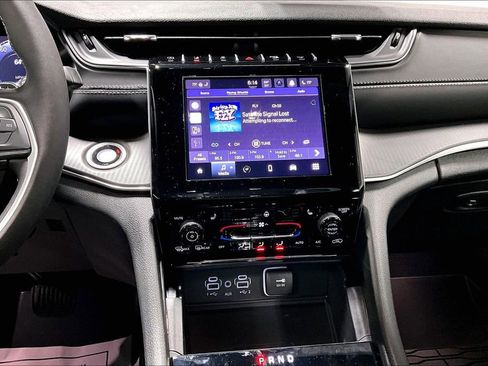 New 2025 Jeep Grand Cherokee Laredo X w/ Luxury Tech Group I image 25