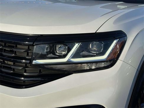 Used 2023 Volkswagen Atlas Cross Sport SEL R-Line image 11