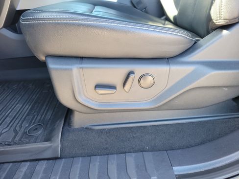 Certified 2022 Ford F350 Lariat w/ Black Appearance Package image 9