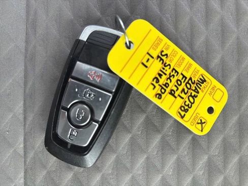 Used 2021 Ford Escape SE w/ SE Sport Appearance Package image 31