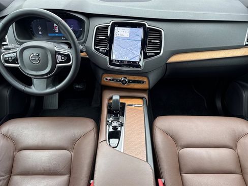 Certified 2023 Volvo XC90 T8 Plus image 4