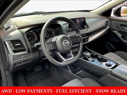 Used 2023 Nissan Rogue SV image 16