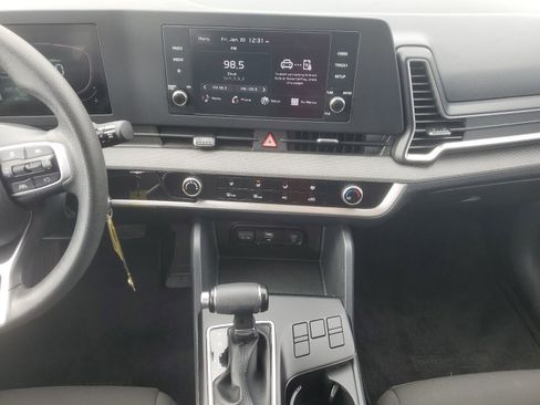 Used 2024 Kia Sportage LX image 10