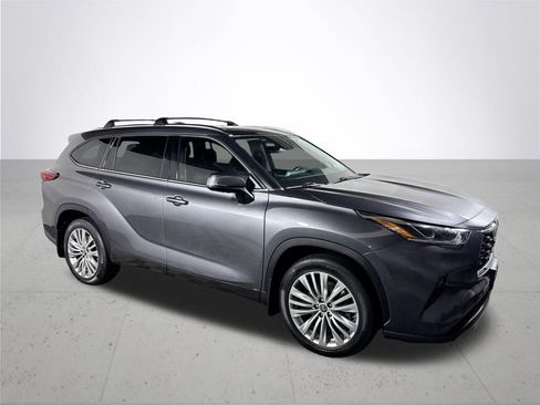 Used 2022 Toyota Highlander Platinum AWD/4WD image 4