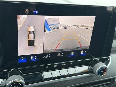 Used 2024 Chevrolet Colorado Trail Boss w/ Technology Package image 21