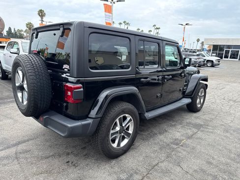 Used 2018 Jeep Wrangler Unlimited Sahara AWD/4WD image 13