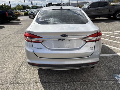 Used 2017 Ford Fusion SE FWD image 5