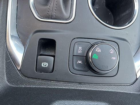 Used 2021 Chevrolet Traverse Premier w/ Redline Edition image 22