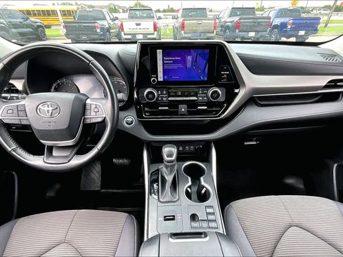 Certified 2024 Toyota Highlander LE FWD image 15