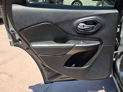 Used 2020 Jeep Cherokee Limited image 31