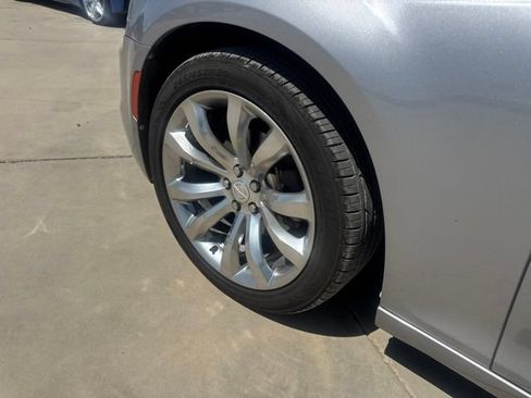 Used 2018 Chrysler 300 Limited w/ Safetytec Plus Group RWD image 7