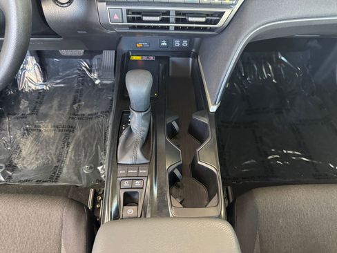 Used 2025 Toyota Camry LE image 39