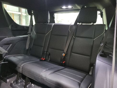 Used 2021 Cadillac Escalade Premium Luxury AWD/4WD image 28