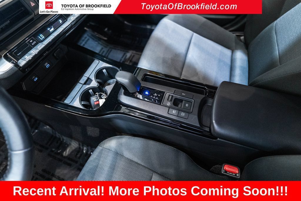 Used 2025 Toyota Prius LE FWD image 20