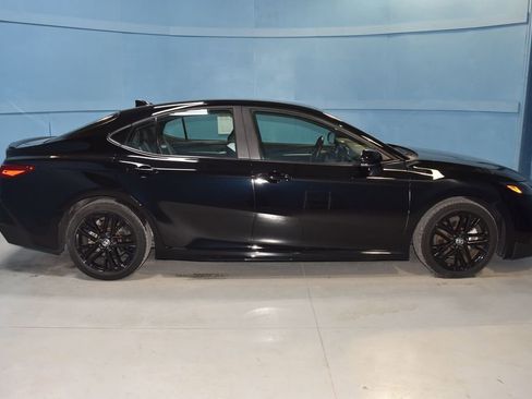 Used 2025 Toyota Camry SE image 23