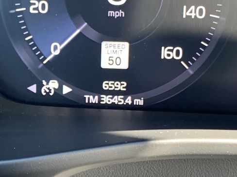 Used 2022 Volvo XC40 T5 R-Design w/ Advanced Package image 22