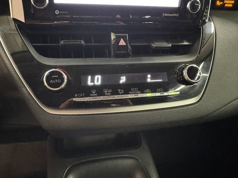 Used 2021 Toyota Corolla LE FWD image 22