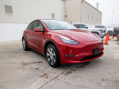 Used 2021 Tesla Model Y 2WD image 5