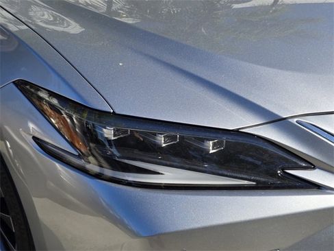 Used 2025 Lexus ES 350 Ultra Luxury image 8