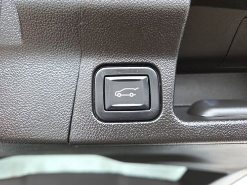 Used 2023 GMC Acadia SLT image 48