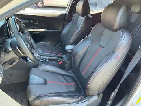 Used 2020 Hyundai Veloster Turbo image 19