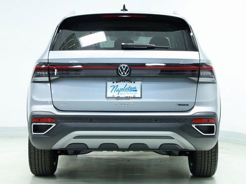 New 2025 Volkswagen Taos SE image 7
