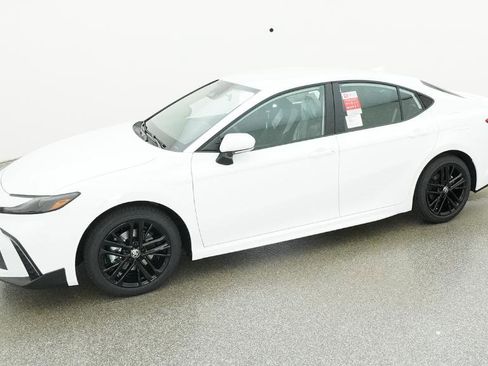 New 2026 Toyota Camry SE FWD image 5