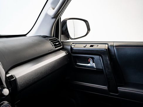 Used 2020 Toyota 4Runner TRD Off-Road Premium image 32