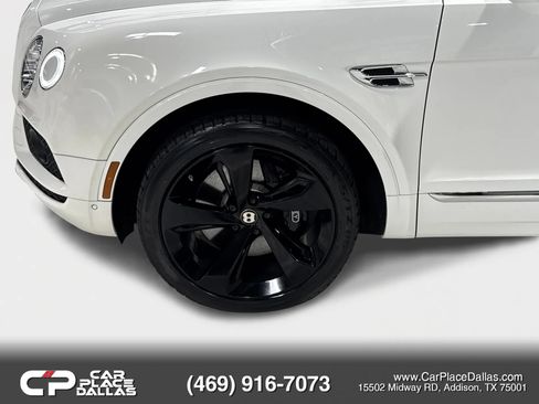 Used 2020 Bentley Bentayga AWD/4WD image 42