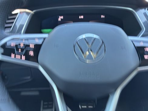 Used 2022 Volkswagen Tiguan SE R-Line FWD image 23