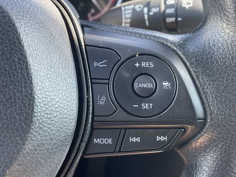 Used 2025 Toyota RAV4 XLE FWD image 29