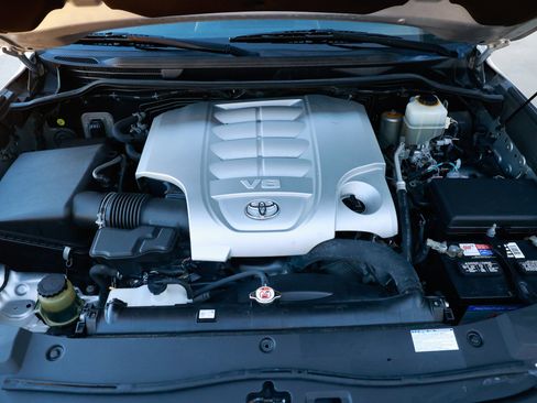 Used 2017 Toyota Land Cruiser image 23