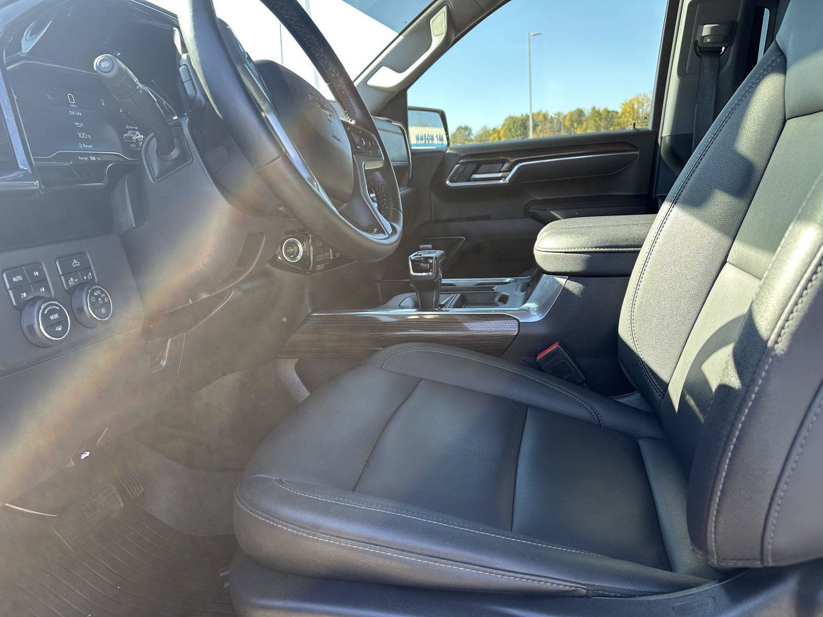 Used 2025 Chevrolet Silverado 1500 LT Trail Boss w/ Convenience Package II AWD/4WD image 13