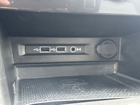 Used 2020 Volkswagen Tiguan SE image 28