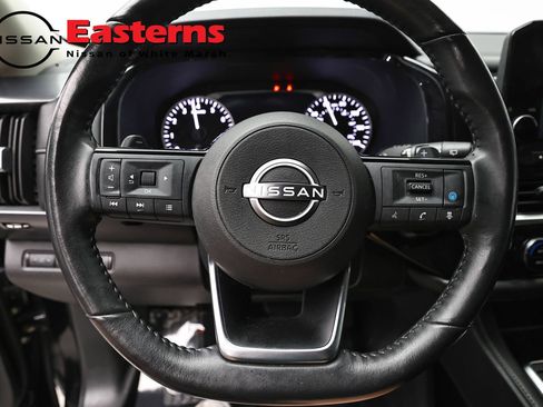 Used 2023 Nissan Pathfinder SL AWD/4WD image 10