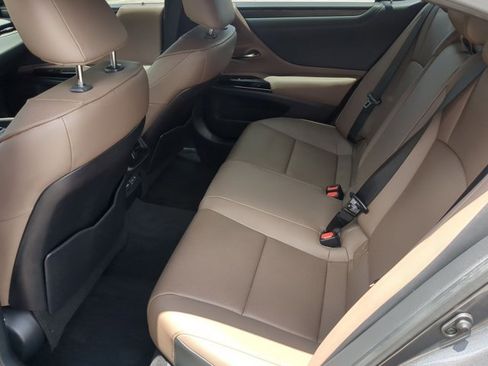 Used 2024 Lexus ES 350 w/ Premium Package FWD image 19