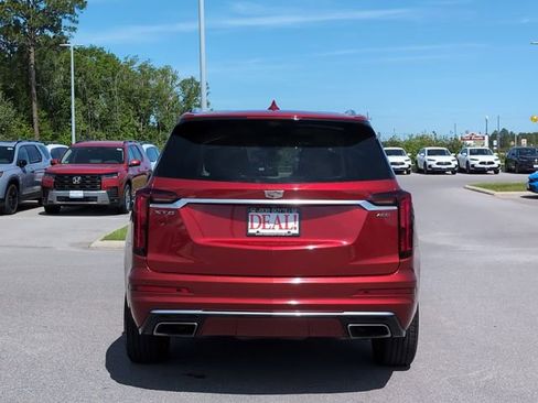Used 2022 Cadillac XT6 Premium Luxury w/ Technology Package FWD image 4