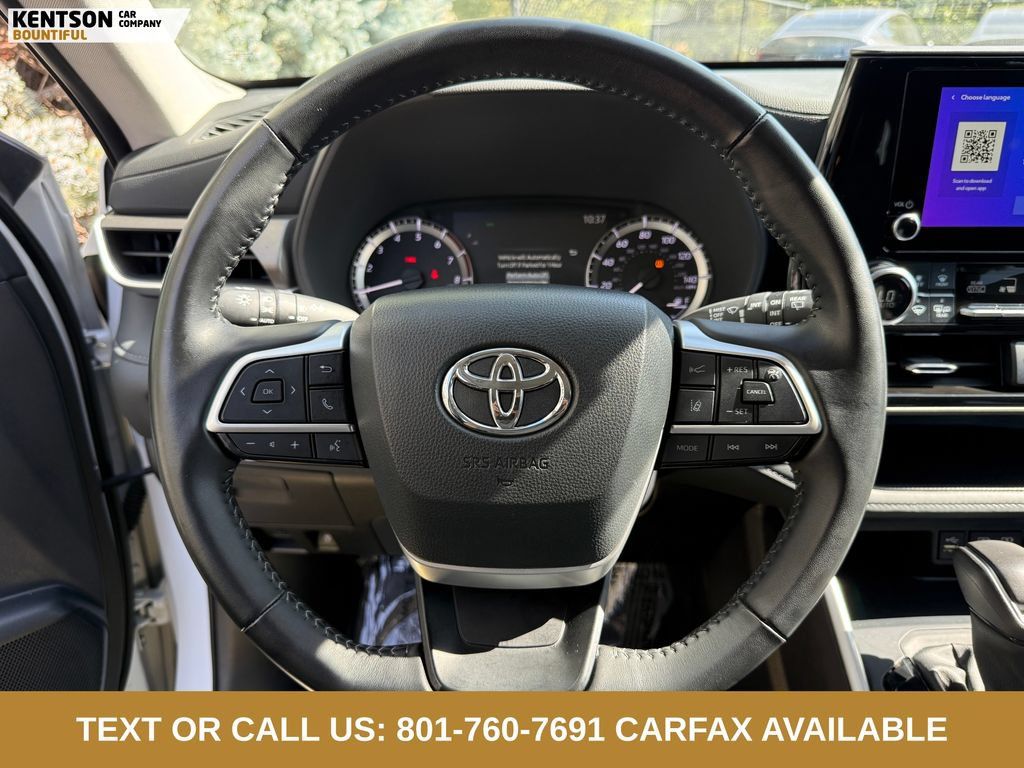 Used 2025 Toyota Highlander LE AWD/4WD image 15